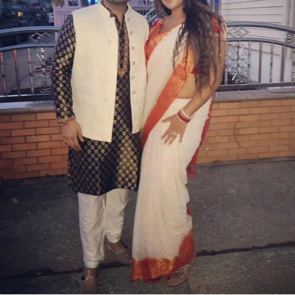 Off white and red saree only - Picture 1 of 3